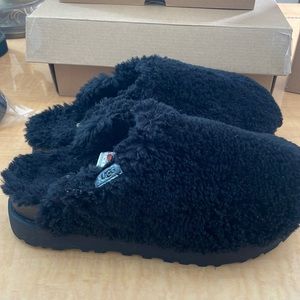 Ugg Women’s Fuzz Sugar Slipper.